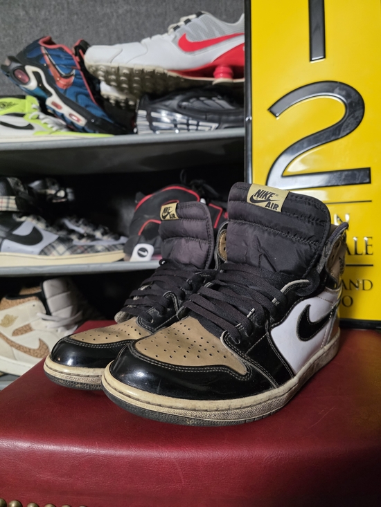 ? Nike Air Jordan 1 Retro High OG - Black White Gold Toe Men\'s Size 10 main image 5